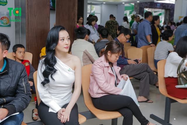 Diễn viên Phương Oanh – Khám sức khỏe