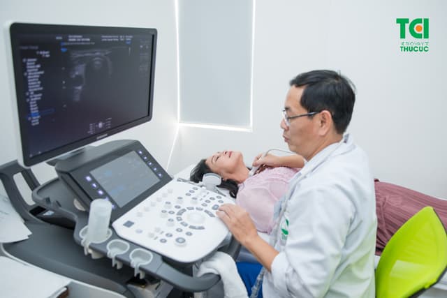 NSND Hoàng Cúc – Khám sức khỏe