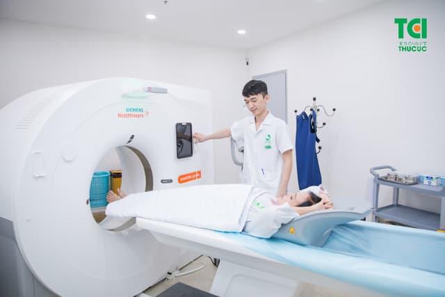 NSND Hoàng Cúc – Khám sức khỏe