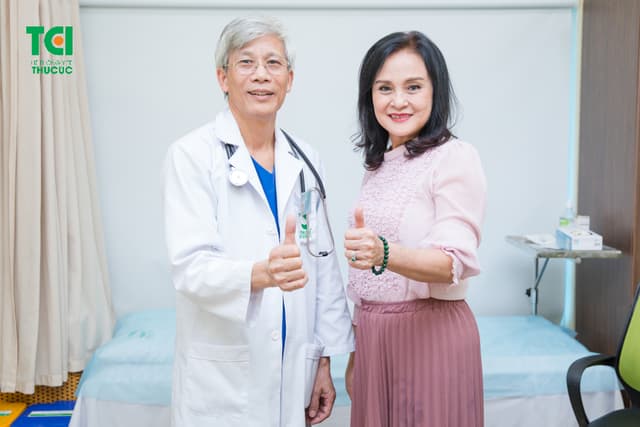 NSND Hoàng Cúc – Khám sức khỏe