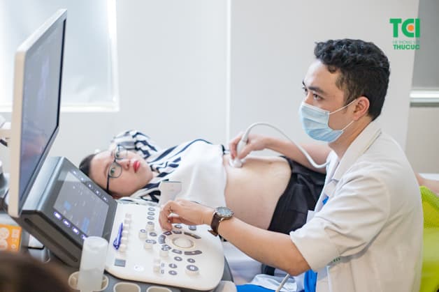 Chị Minh được chẩn đoán Axit uric vượt ngưỡng và gan nhiễm mỡ nhẹ do nạp quá nhiều thực phẩm bổ dưỡng