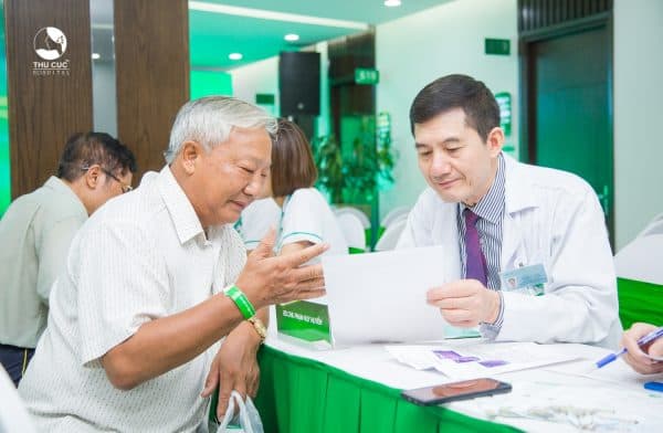 Bạn nên tham vấn ý kiến của bác sĩ để tránh tăng axit uric máu gây nên bệnh sỏi thận cũng như bệnh gout