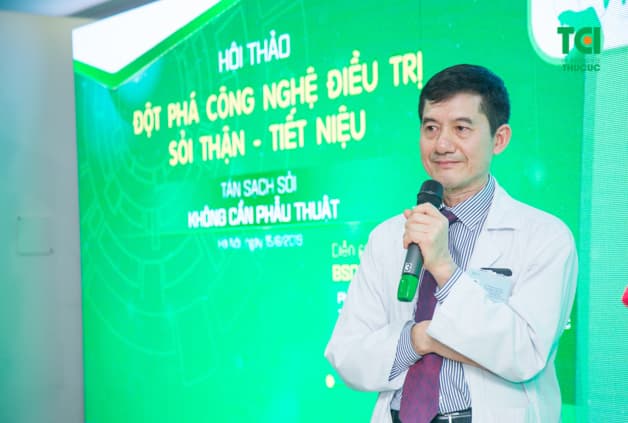 Bác sĩ CKII Phạm Huy Huyên có hơn 30 năm kinh nghiệm trong lĩnh vực điều trị sỏi thận, sỏi tiết niệu.