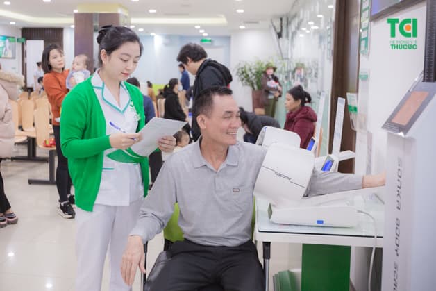 Đau tức ngực khó thở mọi người nên thăm khám sức khỏe theo định kỳ