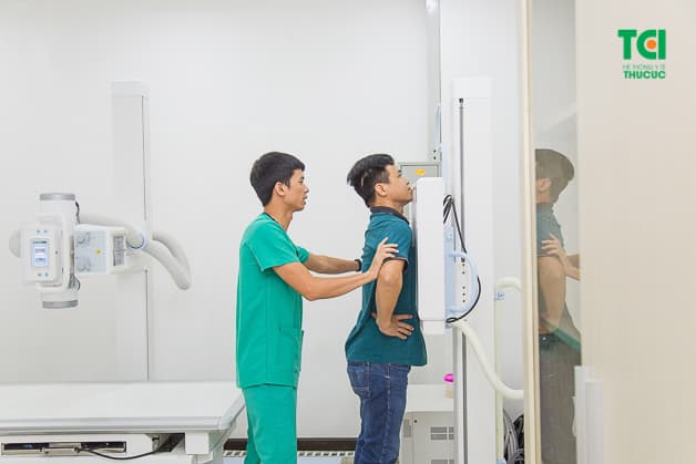 Chụp X – quang ngực thẳng giúp phát hiện một số bệnh lý về phổi