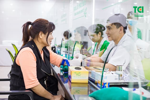 Cô Nguyễn Thị Mến lựa chọn Thu Cúc để thăm khám sau khi trở về từ nước ngoài