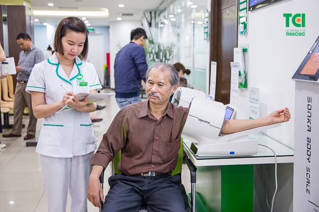 Sức khỏe không có gì bất thường nhưng bác Phóng vẫn luôn hình thành thói quen thăm khám theo định kỳ