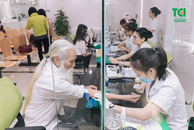 Theo khuyến cáo, các chương trình kiểm tra sức khỏe định kỳ cần được thực hiện với khoảng cách giữa hai lần kiểm tra là 6 tháng.