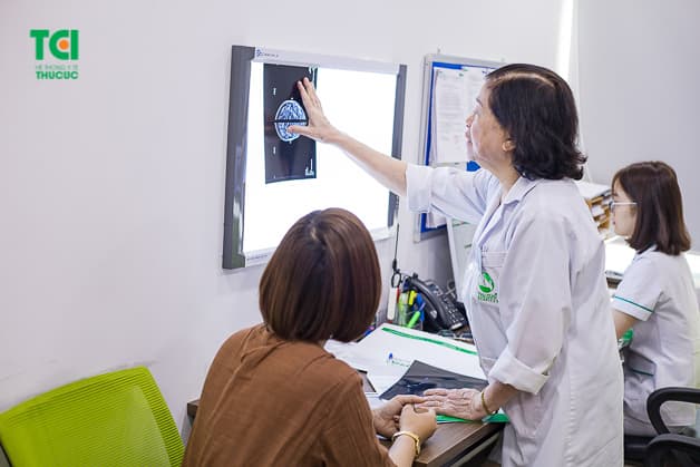 Việc tầm soát ung thư phổi là rất cần thiết bởi khi tầm soát có thể giúp ta phát hiện được bệnh từ giai đoạn sớm như giai đoạn tiền ung thư