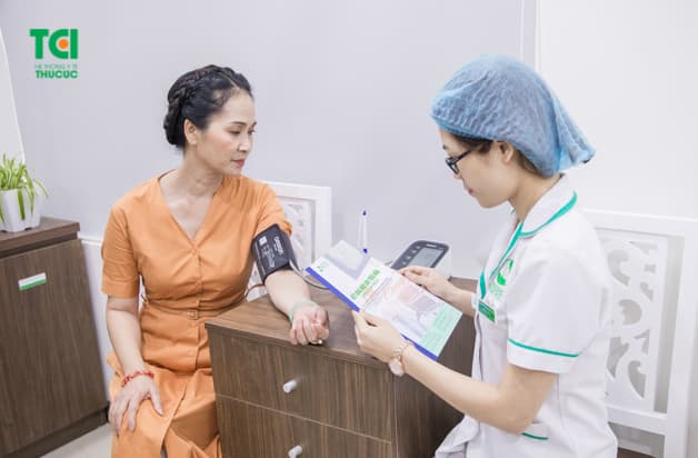 Nhiều nghệ sĩ Việt hài lòng khi trực tiếp thăm khám tại Thu Cúc