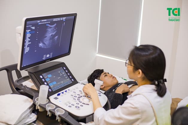 Mọi bước thăm khám của anh Hưng đều được diễn ra nhanh chóng và nhẹ nhàng, thoải mái