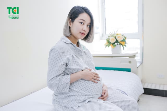 Hot girl Mi Vân đi sinh