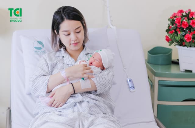 Hot girl Mi Vân đi sinh