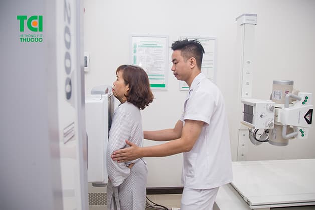 Danh mục chụp X-Quang tim phổi thẳng trong Gói khám của cô Thường là để giúp phát hiện ra các tổn thương về tim phổi, trung thất