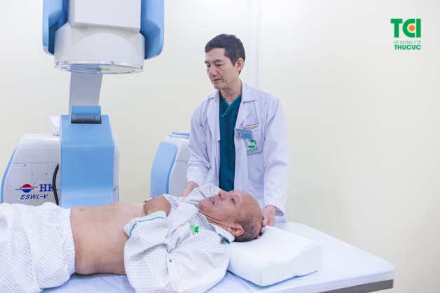 Tán sỏi ngoài cơ thể không cần mổ được đánh giá là đột phá công nghệ trị sạch sỏi thận, sỏi tiết niệu hiện đại nhất hiện nay.