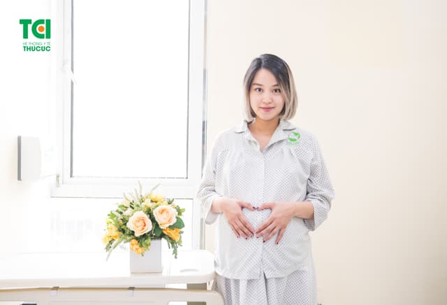 Hot girl Mi Vân đi sinh