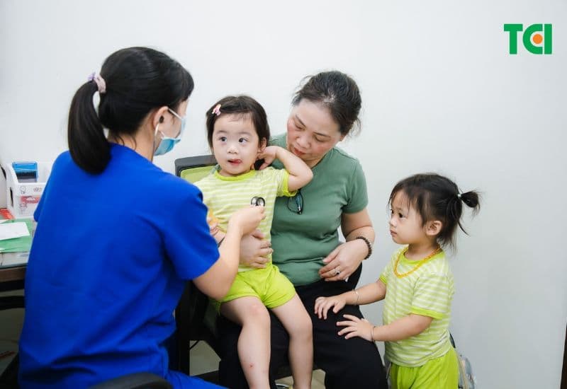 Trẻ bị viêm da cơ địa khám ở đâu?