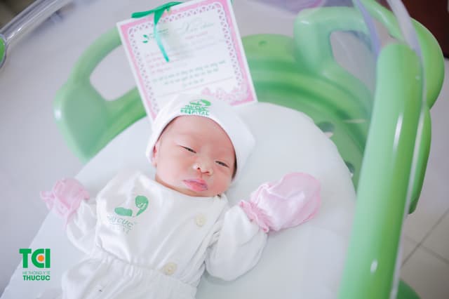 Hot mom Quỳnh Giang sinh con