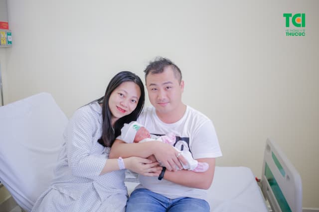 Hot mom Quỳnh Giang sinh con