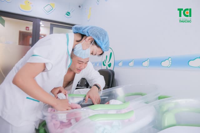 Hot mom Quỳnh Giang sinh con