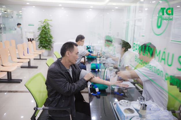 Xét nghiệm máu là danh mục cần thiết trong gói khám cơ bản mà bác Tài đã đăng ký