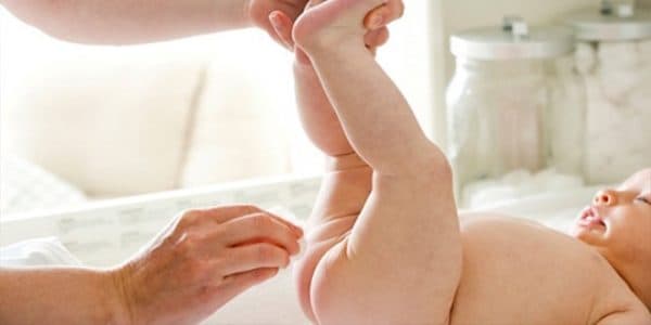 có nên thụt khi bé bị táo bón