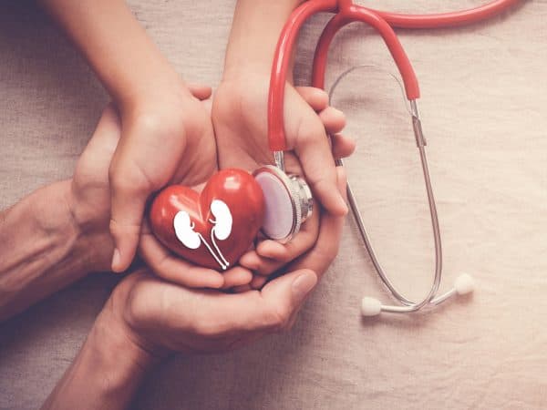 Sỏi thận có nên uống cà phê không? để bảo vệ thận thì người bị sỏi thận, sỏi tiết niệu còn cần hạn chế uống trà, đồ uống kích thích... (ảnh minh họa)