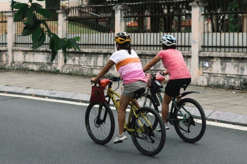 Thoái hóa khớp gối có nên chơi thể thao