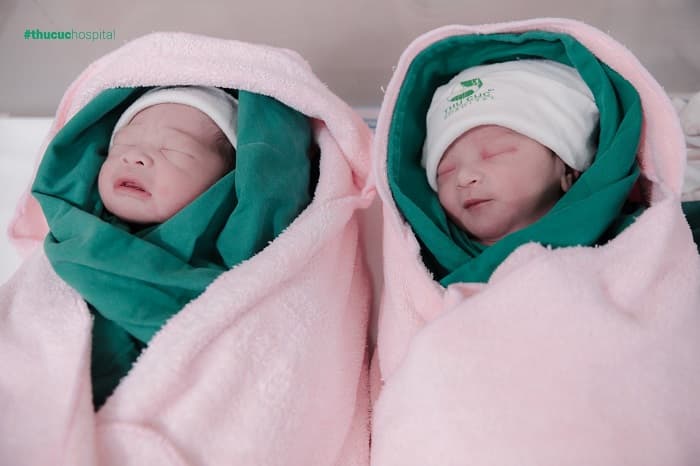 Vừa phải chăm sóc mẹ, vừa phải chăm sóc con nhưng thái độ của 100% điều dưỡng, nhân viên đều rất nhẹ nhàng, thoải mái, lúc nào cũng nở nụ cười trên môi