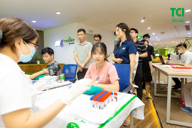 Việc tổ chức khám sức khỏe định kì do công ty VTC Mobile và Bệnh viện ĐKQT Thu Cúc tổ chức đã thu hút đông đảo cán bộ nhân viên tham gia.