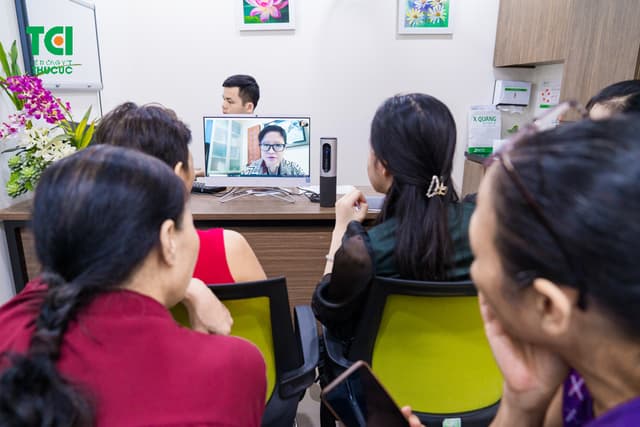 Khám bệnh trực tuyến với bác sĩ