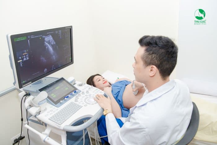  Mẹ cần cần tuân thủ lịch đi khám vào 3 tháng cuối của thai kỳ để đảm bảo sức khỏe cho cả mẹ và con