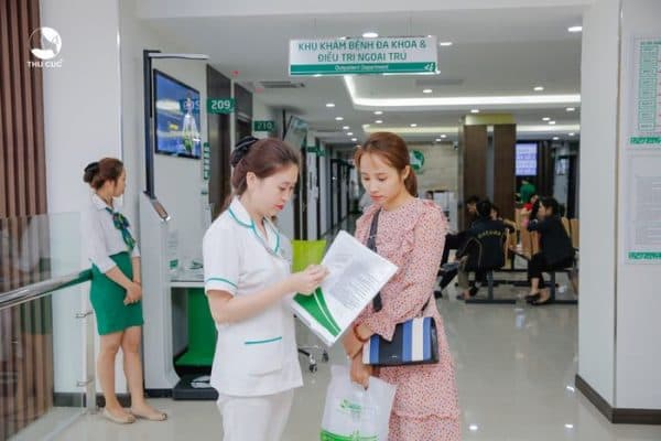 Bệnh nhân được hướng dẫn thăm khám tại Hệ thống Y tế Thu Cúc