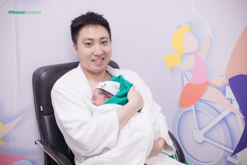 Khi vợ sinh con thì chỉ cần đang tham gia BHXH thì lao động nam sẽ được hưởng chế độ thai sản