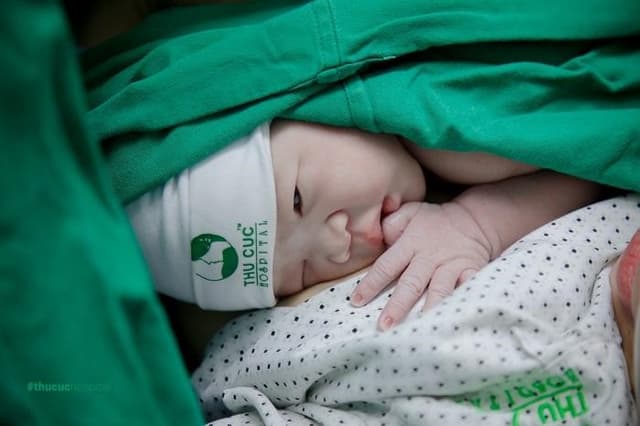 Da tiếp da sau sinh là gì:“ Cái ôm đầu tiên”