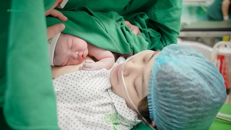 Chị Ngân thở phào nhẹ nhõm khi cuộc vượt cạn thành công ngoài mong đợi.