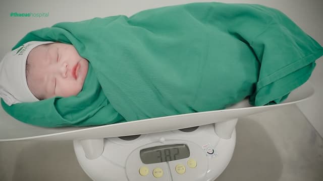 Thai bị dây rốn bám mép, mẹ lo con nhẹ cân nhưng kết quả gây ngỡ ngàng 