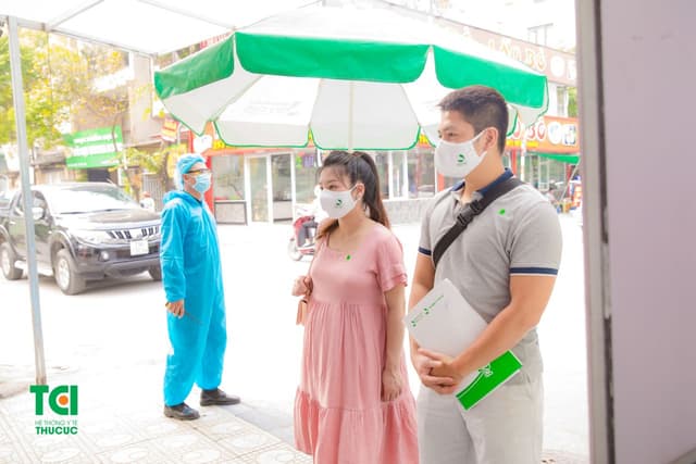 Diễn viên Nguyễn Mỹ Linh đi khám thai