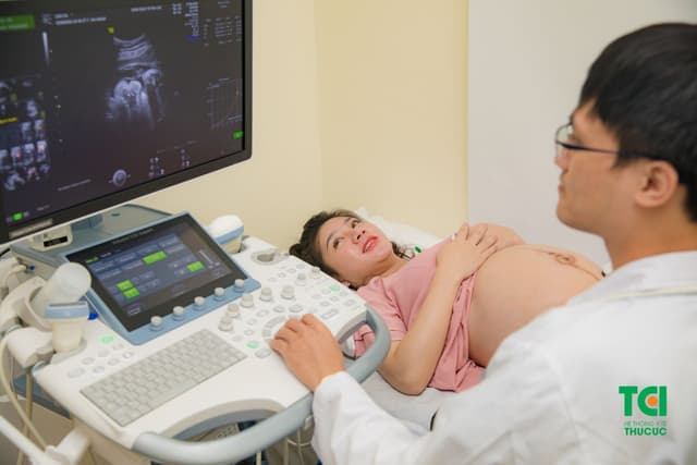 Diễn viên Nguyễn Mỹ Linh đi khám thai