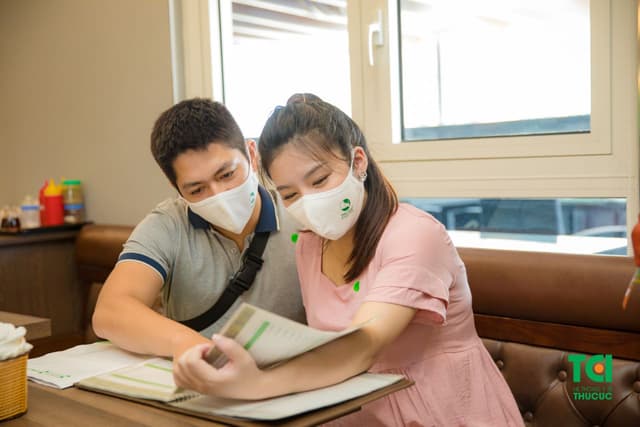 Diễn viên Nguyễn Mỹ Linh đi khám thai