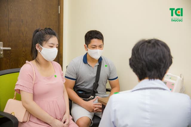 Diễn viên Nguyễn Mỹ Linh đi khám thai