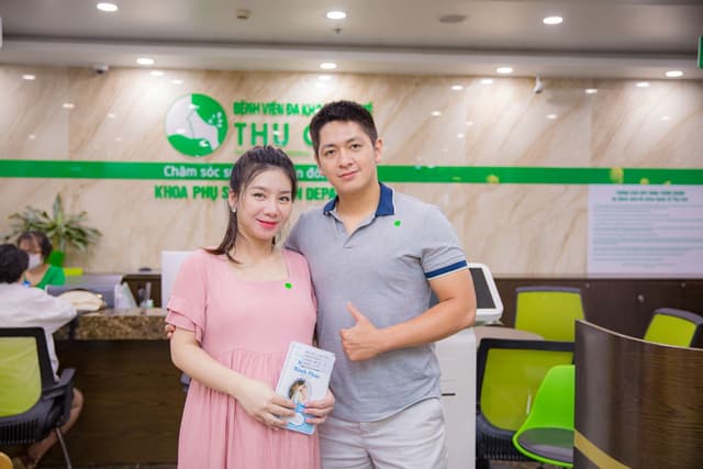 Diễn viên Nguyễn Mỹ Linh đi khám thai