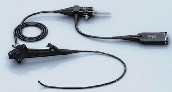 Nội soi ống mềm sử dụng ống soi mềm dễ uốn cong với đường kính dây soi chỉ 3mm nên có độ an toàn cao. Cũng chính nhờ ống soi siêu nhỏ mà phương pháp này vô cùng phù hợp khi nội soi Tai mũi họng cho trẻ em.