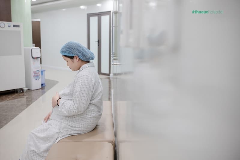 “Cảm giác lần đầu vào phòng mổ, lại được thông báo thai to, tăng huyết áp… thực sự khiến mình lo lắng…” Tăng huyết áp thai kỳ, mẹ bầu hạ sinh an toàn tại Thu Cúc, đón bé gái 4kg