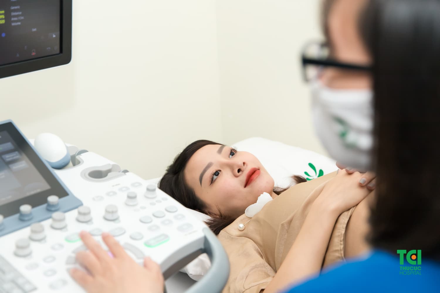 Siêu âm thai không chỉ giúp bố mẹ ngắm nhìn con yêu mà còn giúp bác sĩ nắm được các thông tin, chỉ số về thai nhi.