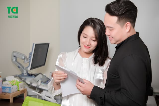 Diễn viên Trịnh Khánh Linh đi khám thai 36 tuần