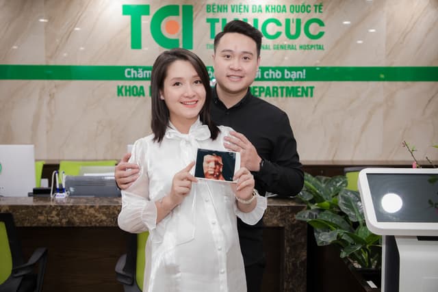 Diễn viên Trịnh Khánh Linh đi khám thai 36 tuần