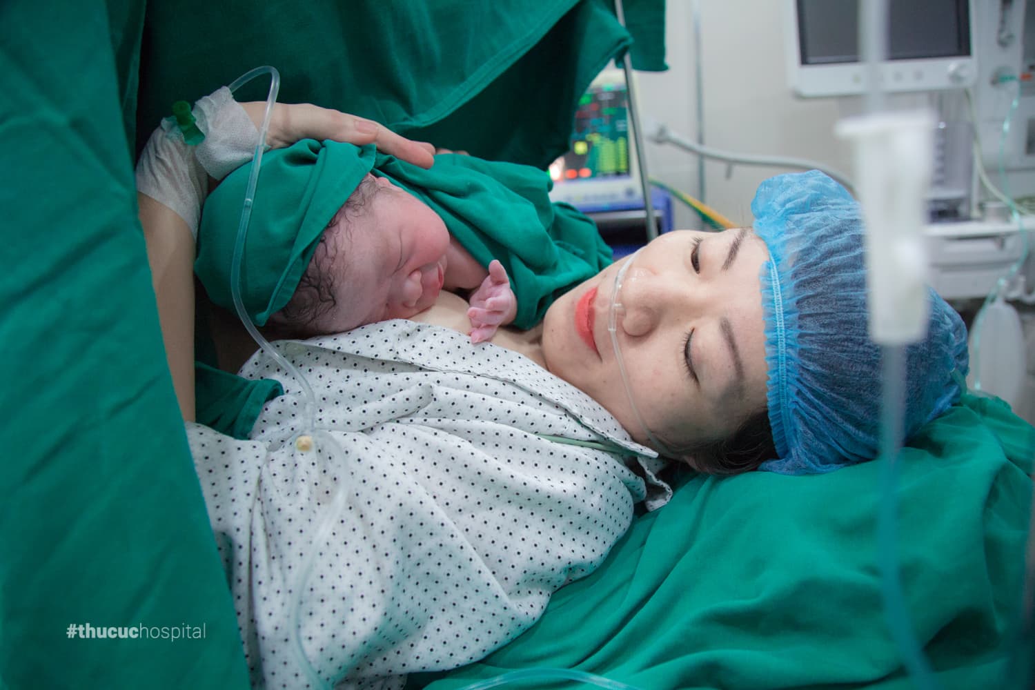 Mẹ bầu sinh mổ chủ động sớm hơn ngày dự sinh tại Bệnh viện ĐKQT Thu Cúc