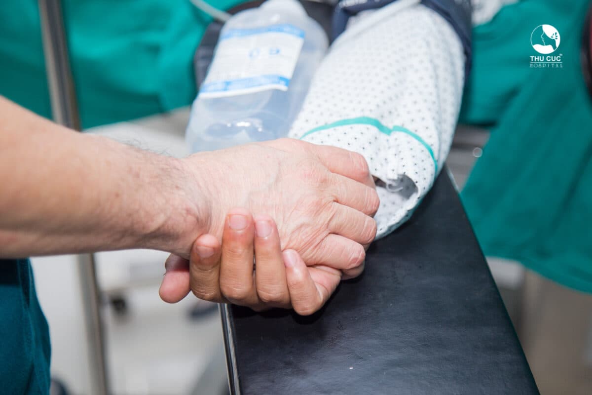 Chữa sỏi thận tại nhà  – đã không khỏi lại còn rước thêm họa