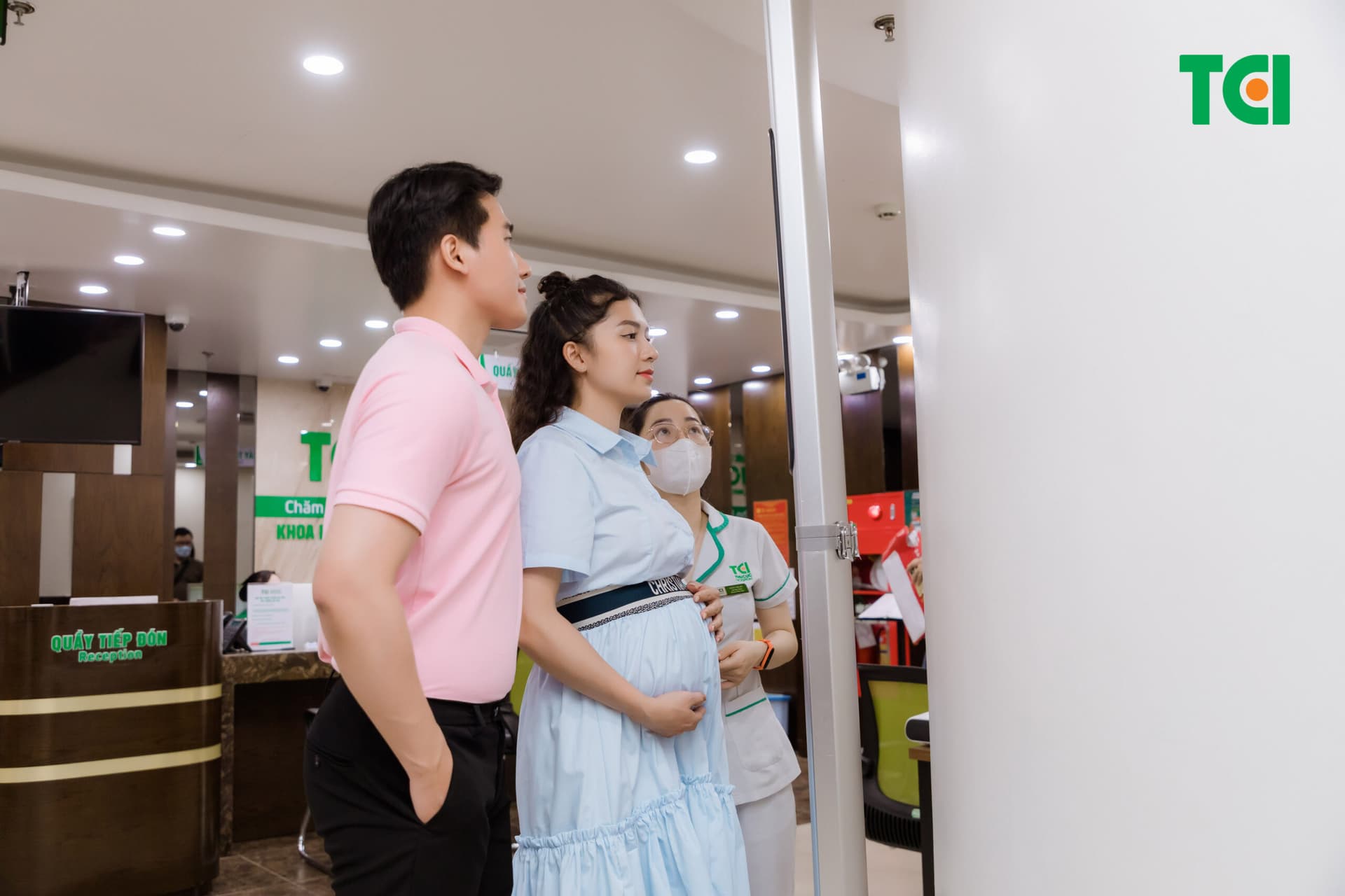 Đến sát ngày sinh mẹ bầu sẽ bước vào một giai đoạn mới là ngừng tăng cân